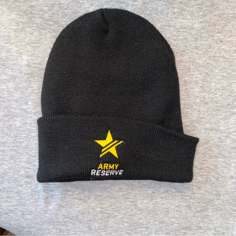 Black Army Reserve beanie, scully